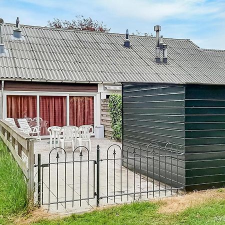 Amazing Home In Bruinisse With Kitchen Exterior foto